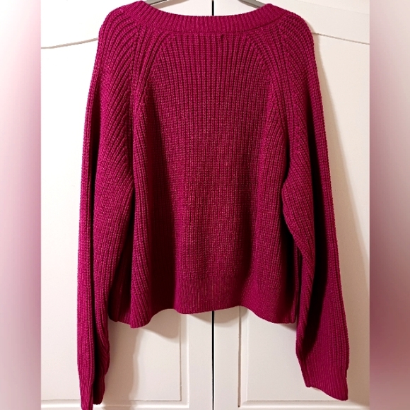 NEW WOMEN'S NEW YORK & COMPANY PURPLE PLEASURE LONG SLEEVE V-NECK SWEATER - Picture 2 of 5